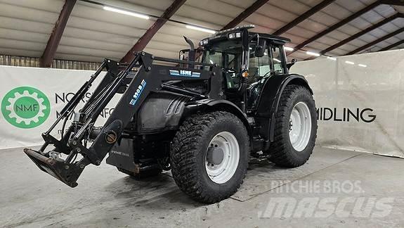 Valtra T182 الجرارات