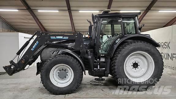 Valtra T182 الجرارات