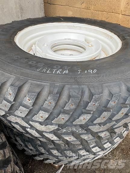 Valtra T190 الجرارات