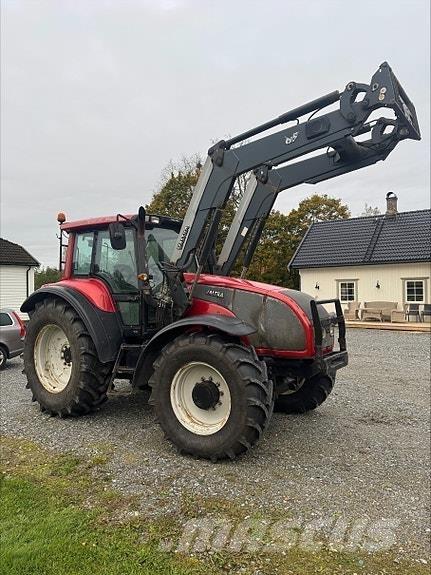 Valtra T190 الجرارات