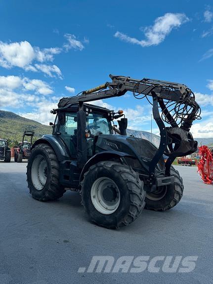 Valtra T194V الجرارات