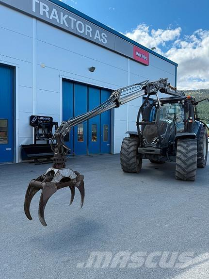 Valtra T194V الجرارات