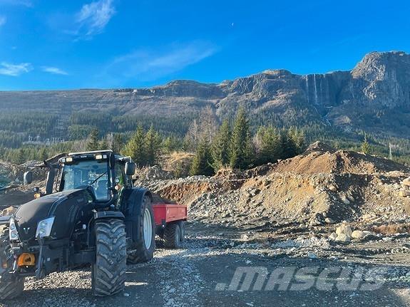 Valtra T203 الجرارات