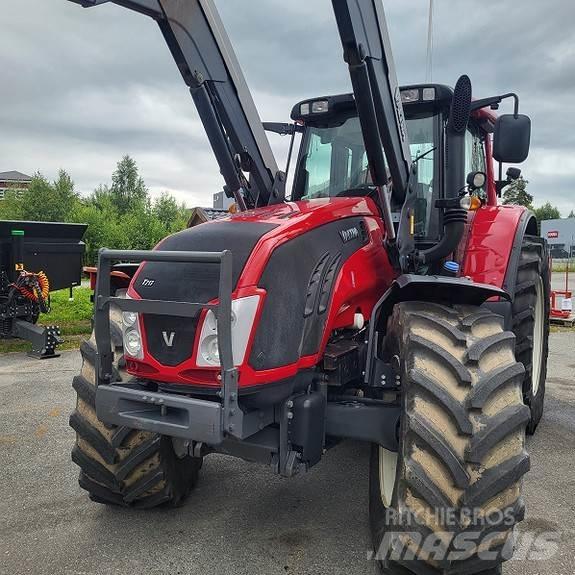 Valtra T213 VERSU الجرارات