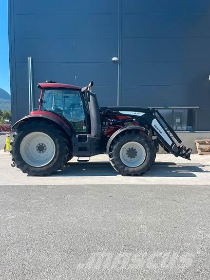 Valtra T214 الجرارات