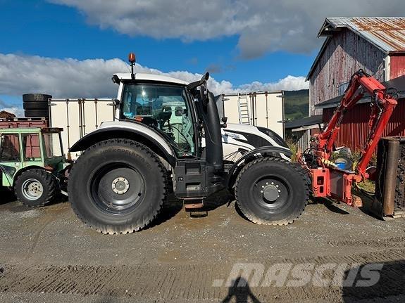 Valtra T214 Versu الجرارات