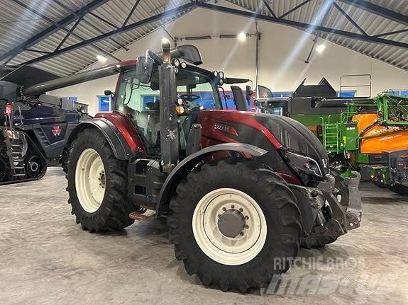 Valtra T234 الجرارات