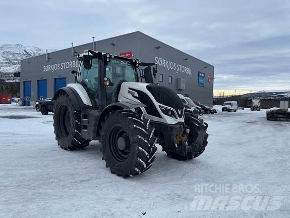 Valtra T234 الجرارات