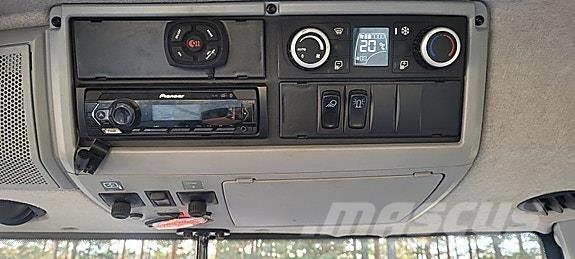 Valtra T234 الجرارات