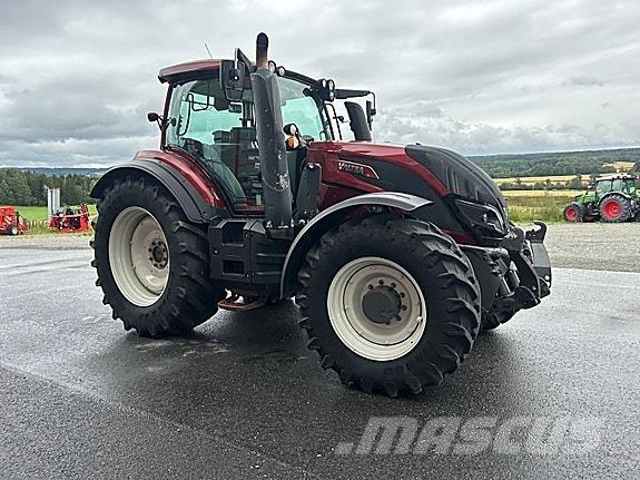 Valtra T234 الجرارات