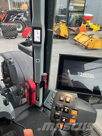 Valtra T234D الجرارات