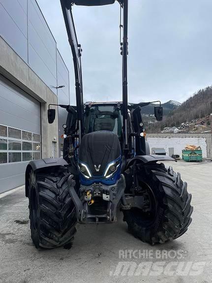 Valtra T235 الجرارات