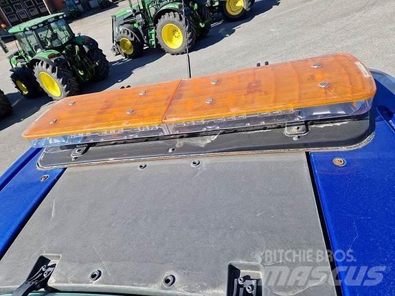 Valtra T235 الجرارات