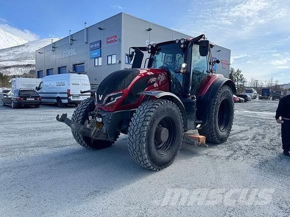 Valtra T235 الجرارات