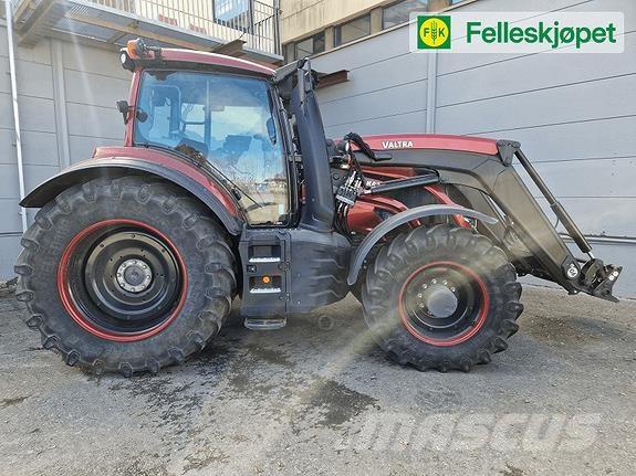 Valtra T235 الجرارات