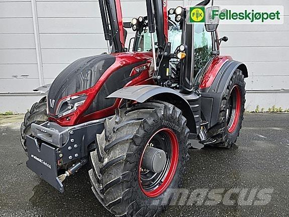 Valtra T235 الجرارات