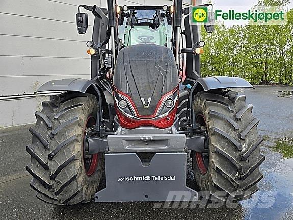 Valtra T235 الجرارات