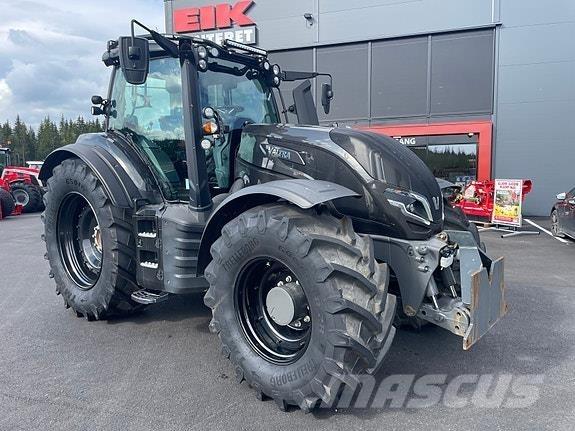Valtra T235 الجرارات