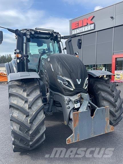 Valtra T235 الجرارات