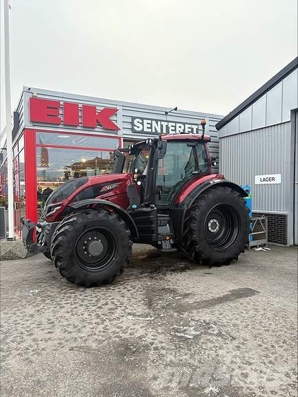 Valtra T235D الجرارات