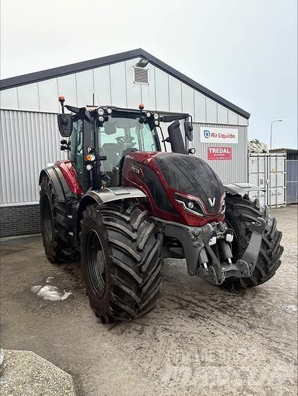 Valtra T235D الجرارات