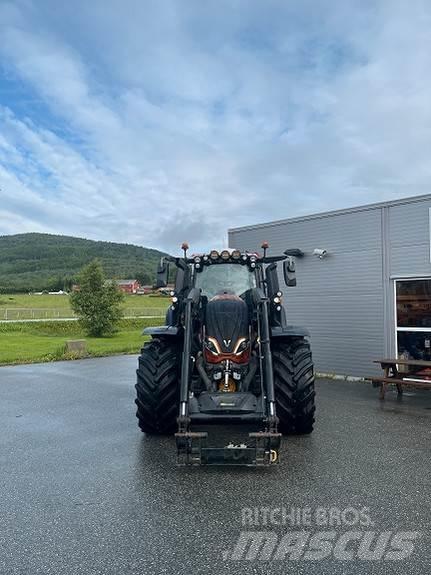 Valtra T235D الجرارات