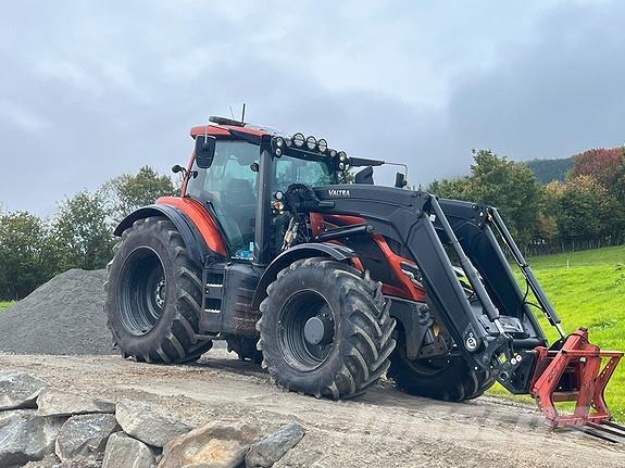 Valtra T235D الجرارات