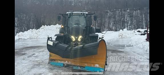 Valtra T235DSt الجرارات