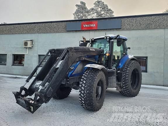 Valtra T254 الجرارات