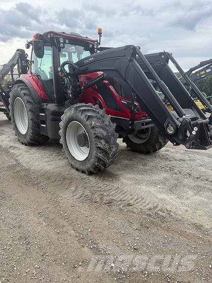 Valtra T254V الجرارات