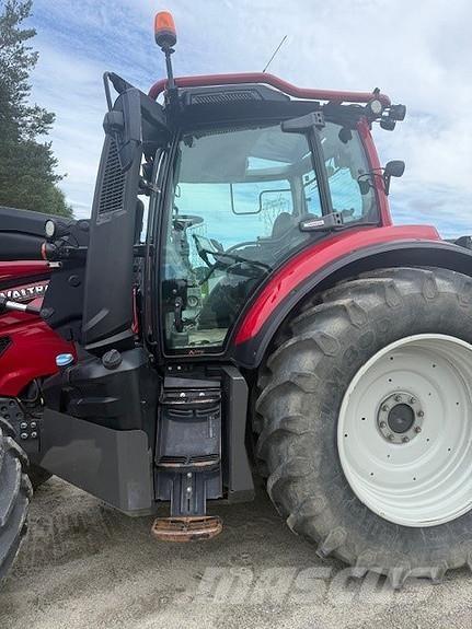 Valtra T254V الجرارات