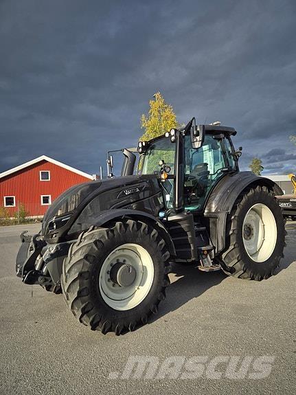 Valtra T254V الجرارات
