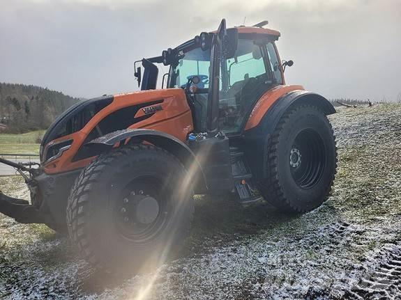 Valtra T255 الجرارات