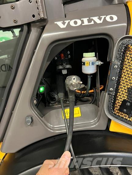 Volvo JL25H لوادر بعجل