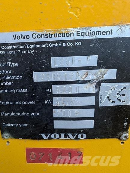 Volvo L25b لوادر بعجل