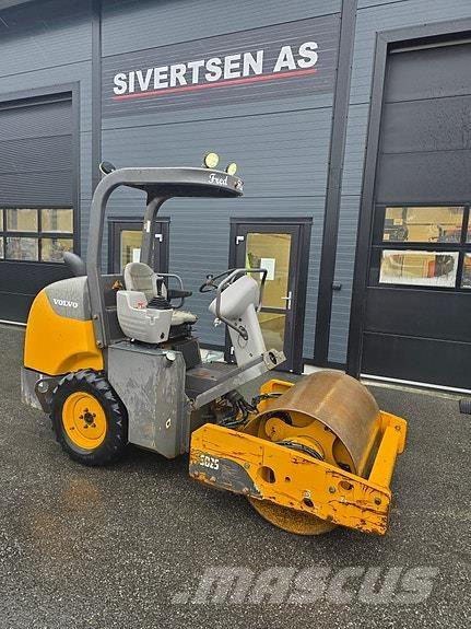 Volvo SD25 معدات السفلتة