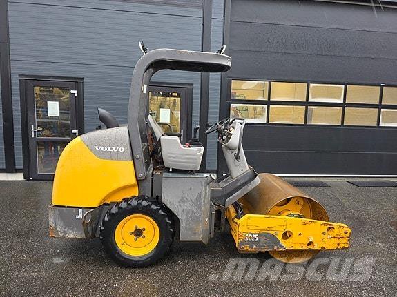 Volvo SD25 معدات السفلتة