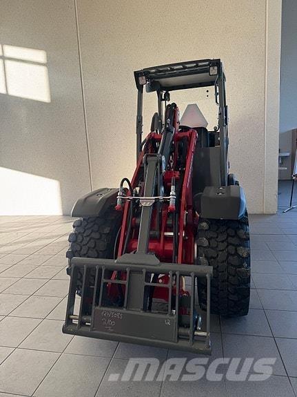 Weidemann 1260LP الإطارات والعجلات والحافات