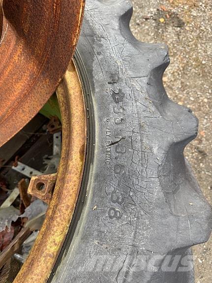   عجلات مزدوجة