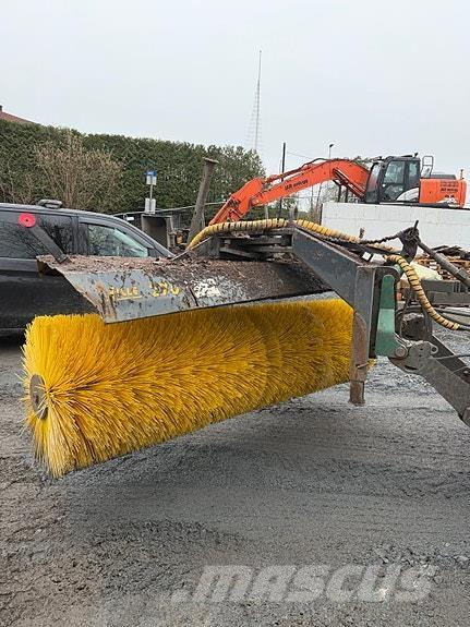   ماكينات الطرق والجليد الأخرى