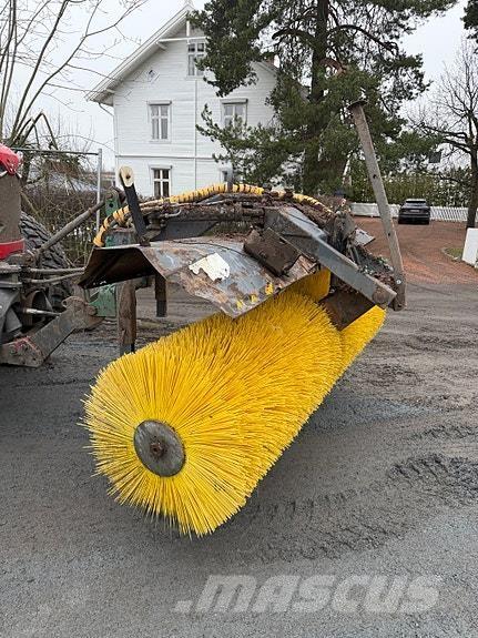   ماكينات الطرق والجليد الأخرى