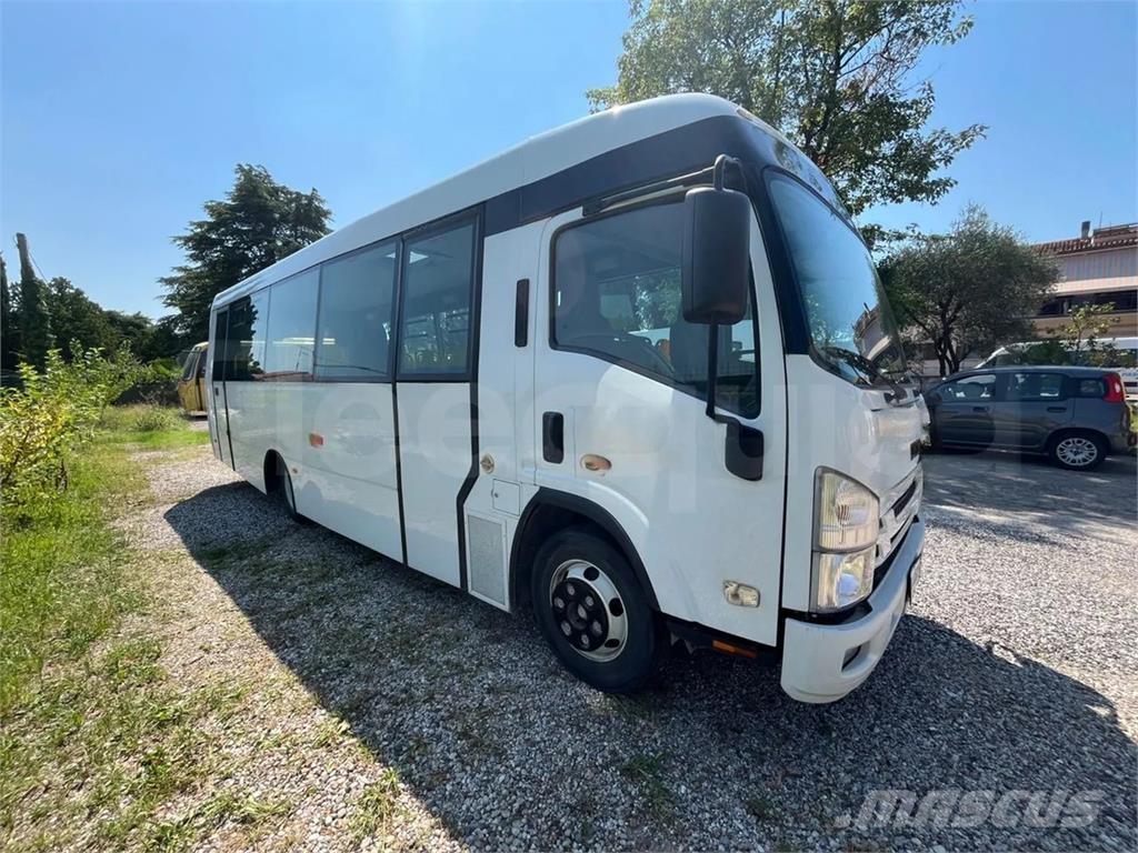 Isuzu P65 المركبة