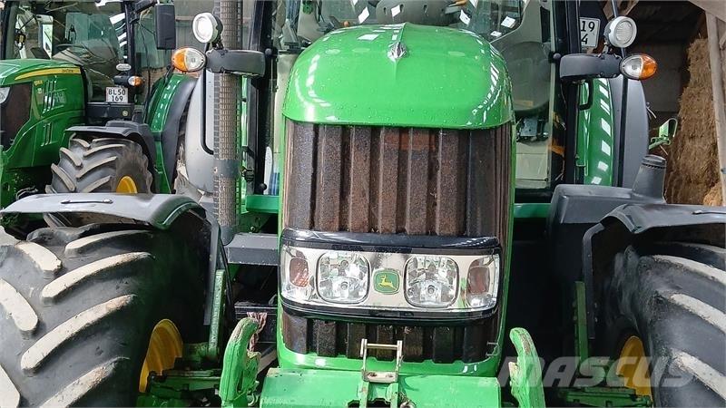 John Deere 7530 الجرارات