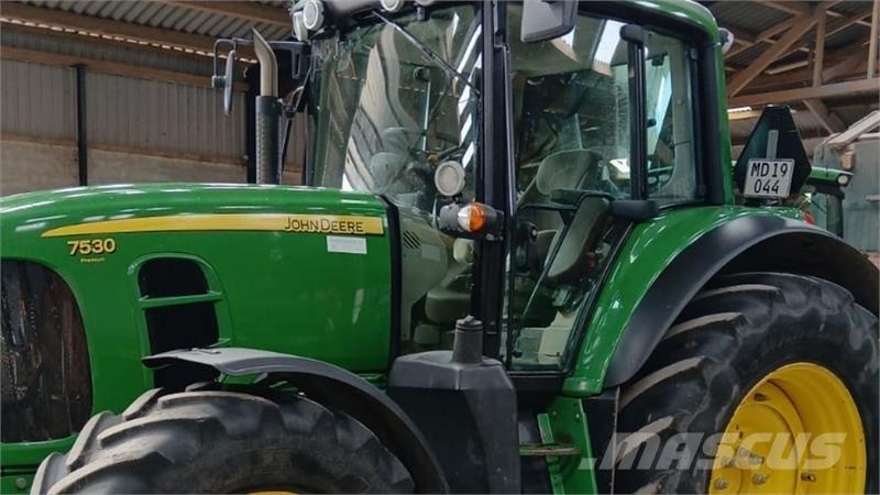 John Deere 7530 الجرارات
