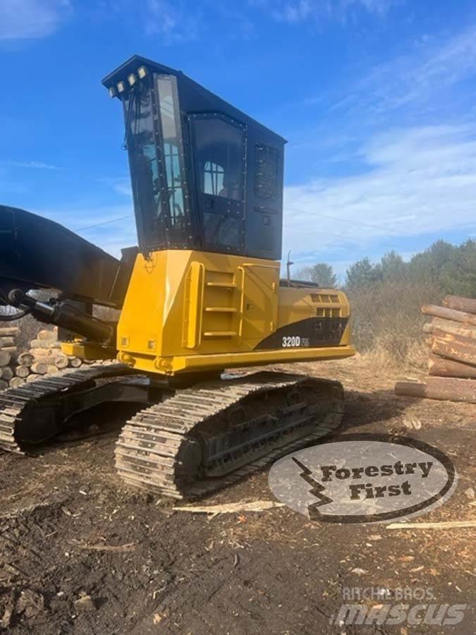 CAT 320D FM لوادر بذراع مفصلي