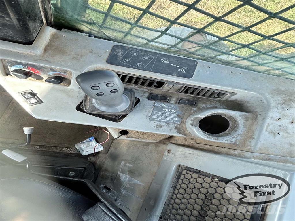 CAT 525B ساحبات الأشجار