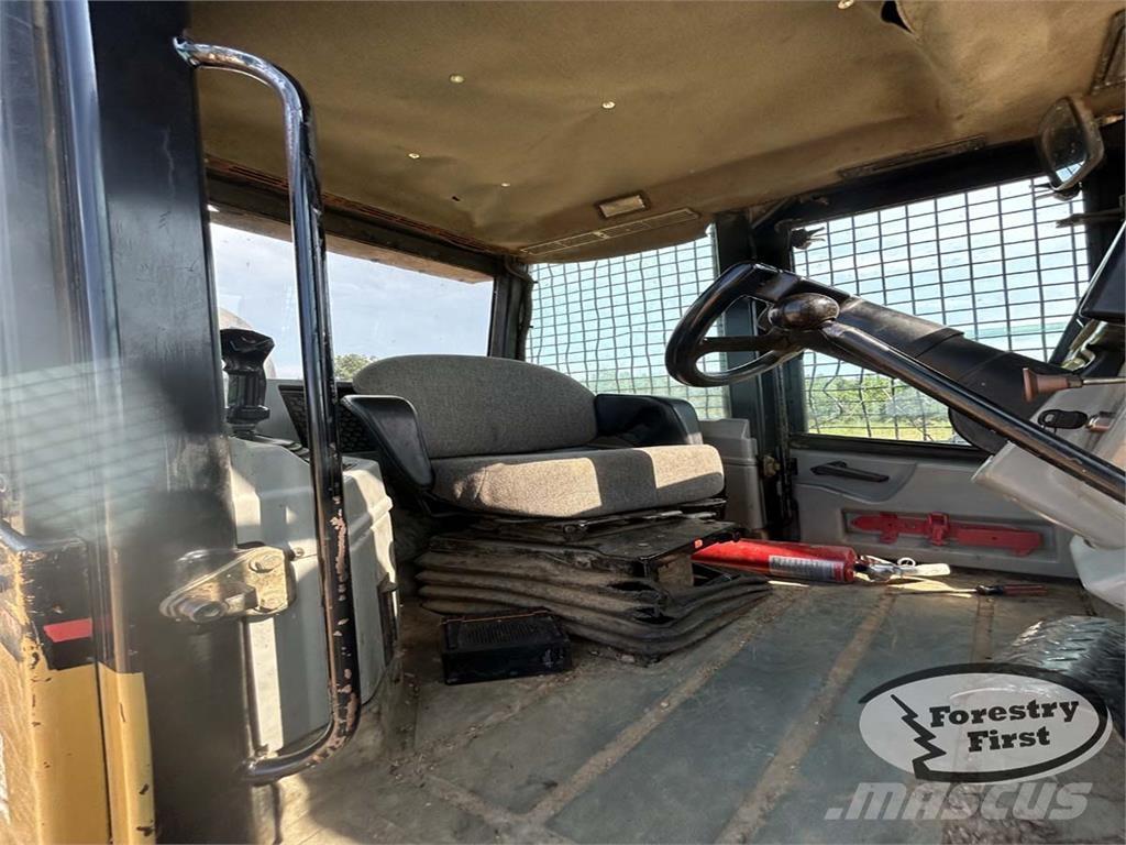 CAT 525B ساحبات الأشجار