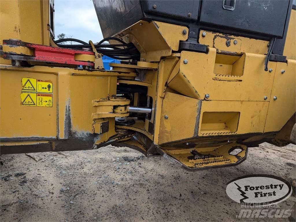 CAT 525C ساحبات الأشجار