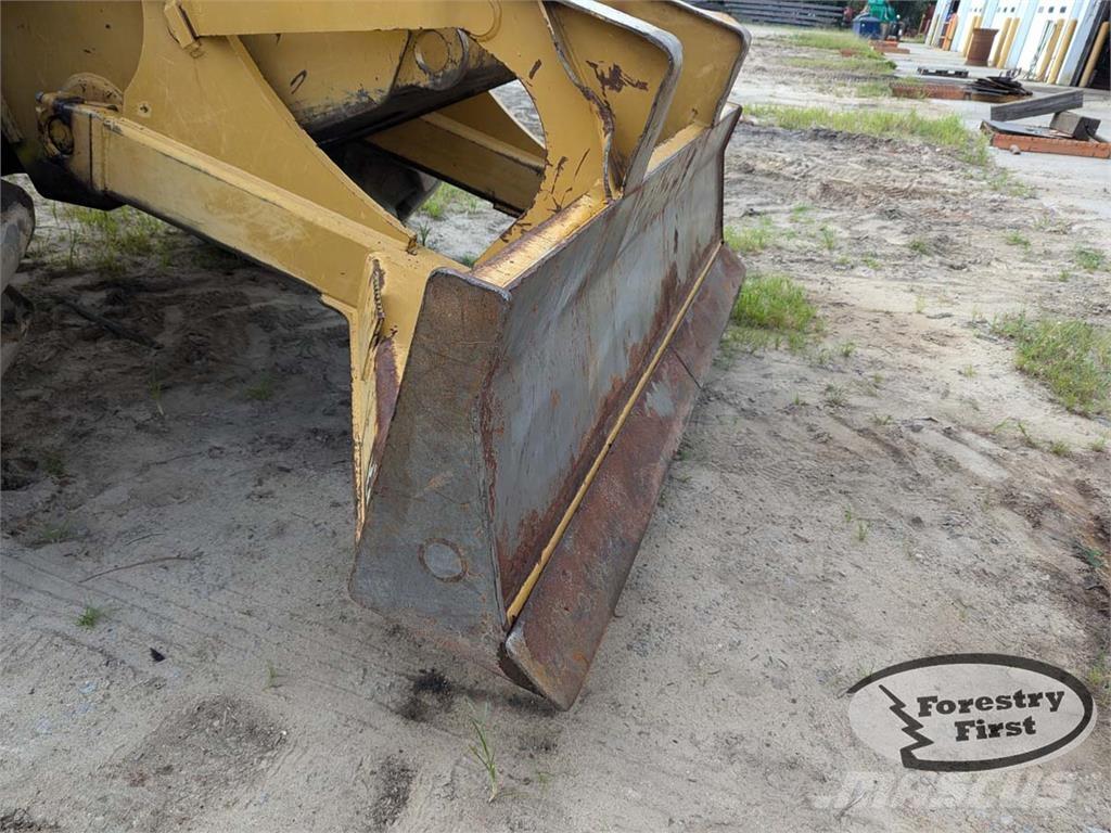 CAT 525C ساحبات الأشجار
