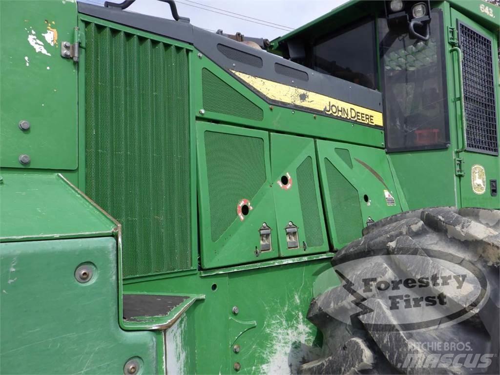 John Deere 643L قاطعات وجامعات الأشجار